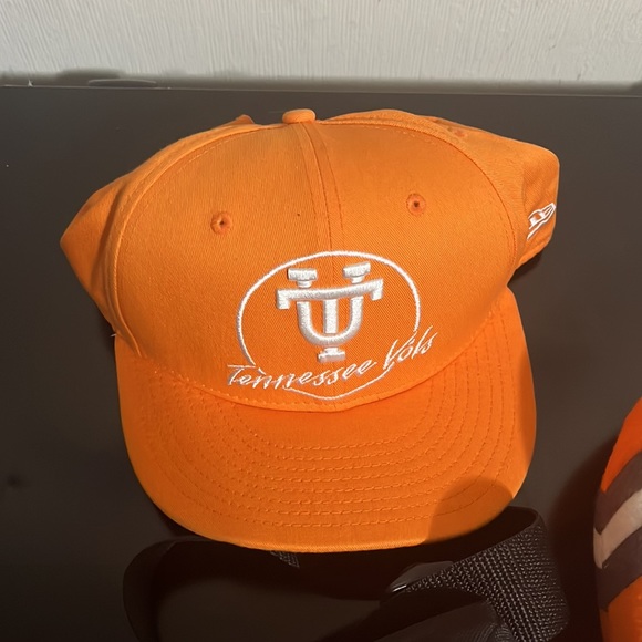 Tennessee Vols SnapBack, Fanny Pack, Travel Pillow - Picture 3 of 10